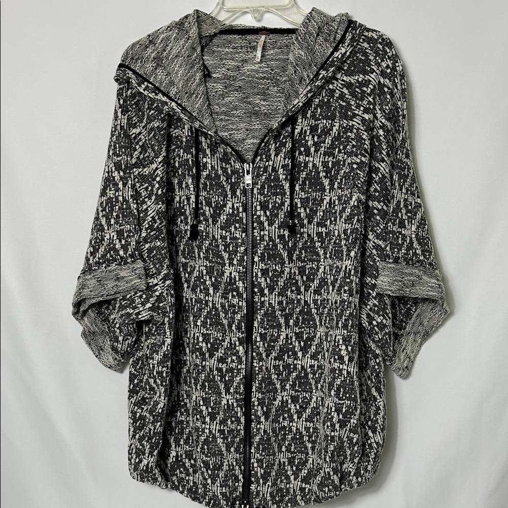 Free People Black White Knit Woman’s Size Small Zip Front Shirt Sleeve Hoodie